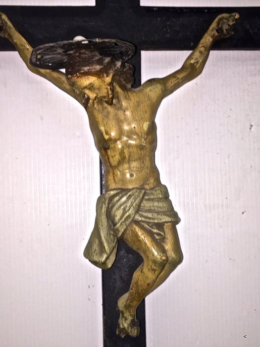 Oggettistica d`epoca - Arte sacra - Antico Cristo in croce in legno policromo Antica scultura in legno policromo Cristo in croce - Immagine n°2  