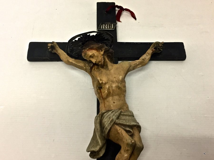 Oggettistica d`epoca - Arte sacra - Antico Cristo in croce in legno policromo Antica scultura in legno policromo Cristo in croce - Immagine n°4  