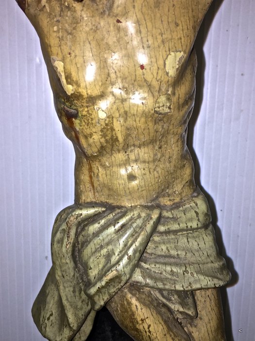 Oggettistica d`epoca - Arte sacra - Antico Cristo in croce in legno policromo Antica scultura in legno policromo Cristo in croce - Immagine n°5  