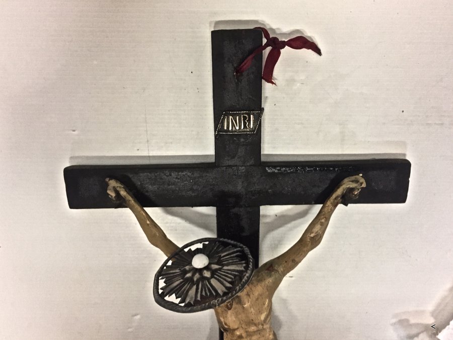 Oggettistica d`epoca - Arte sacra - Antico Cristo in croce in legno policromo Antica scultura in legno policromo Cristo in croce - Immagine n°9  