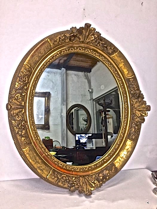 Antica specchiera dell'800 in oro foglia - Antica specchiera ovale dell'800 con decori floreali