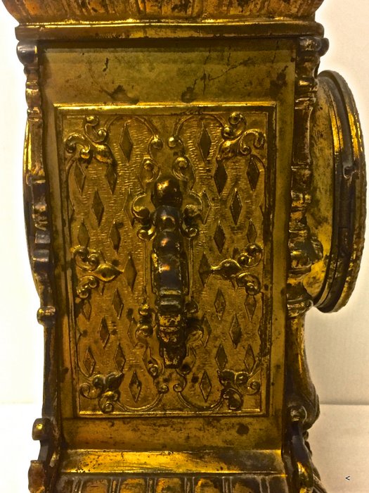 Oggettistica d`epoca - Orologi e portaorologi - Antico orologio dell`800 in metallo dorato Antico orologio da camino francese - Immagine n°8  