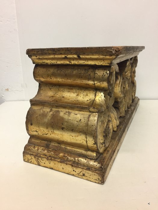 Oggettistica d`epoca - Oggetti vari - Antica mensola da tavolo dell 800 scolpita e dorata Antica base da appoggio intagliata e dorata - Immagine n°9  