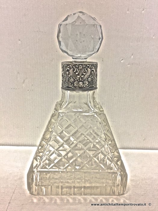 Antica bottiglia da liquore in cristallo e argento - Antica bottiglia trapezoidale in cristallo con  rifinitura argento