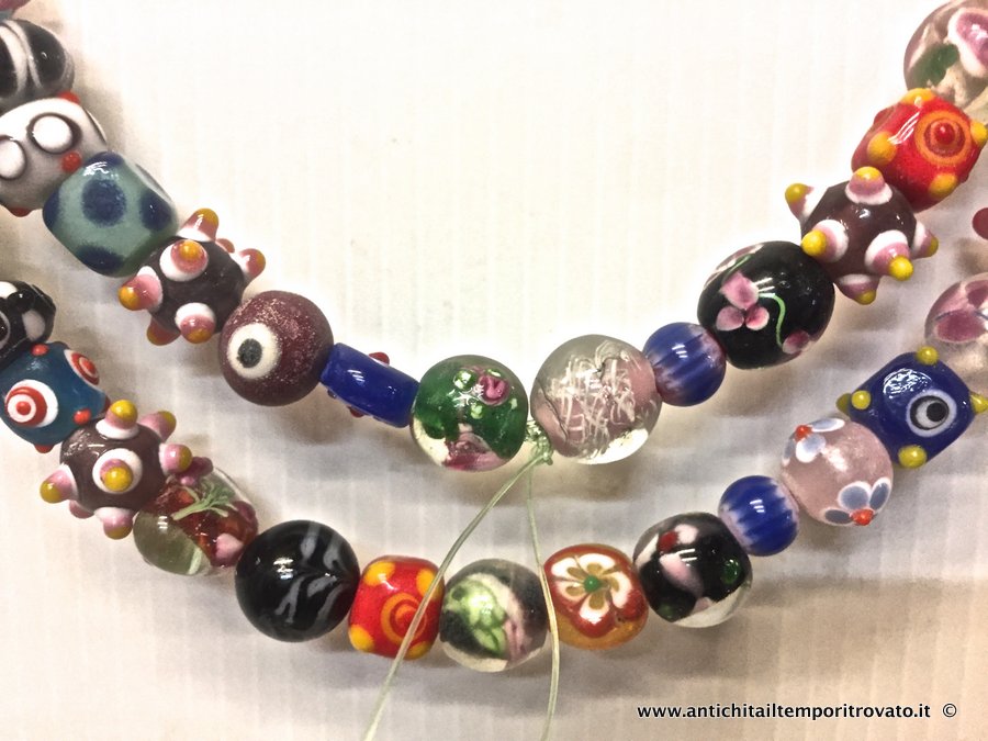 Filo di perle colorate in vetro di Murano - Antico filo di murrine di vari colori e forme della metà del 900
