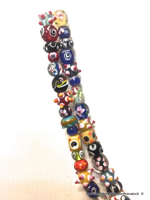 Gioielli e bigiotteria - Collane - Filo di perle colorate in vetro di Murano Antico filo di murrine di vari colori e forme della meta del 900 - Immagine n°3  