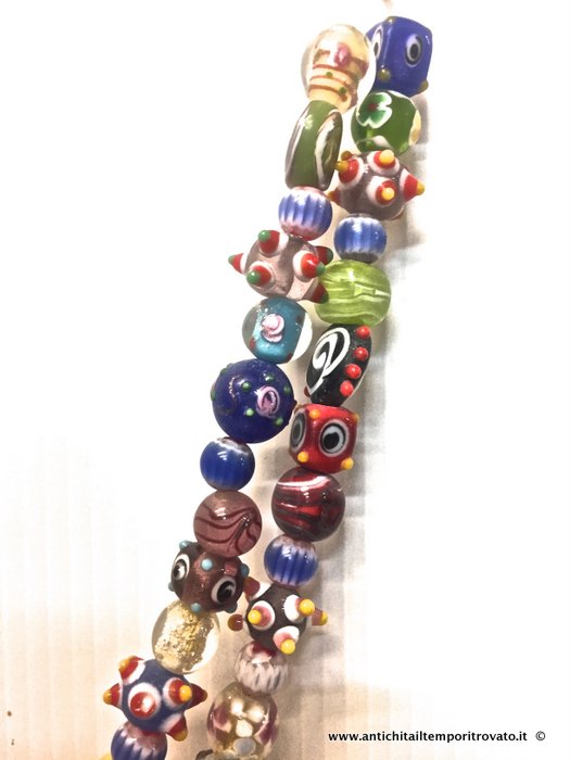 Gioielli e bigiotteria - Collane - Filo di perle colorate in vetro di Murano Antico filo di murrine di vari colori e forme della meta del 900 - Immagine n°4  