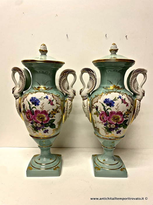 Antica coppia di grandi vasi in porcellana Limoges dipintio a mano metà 900 - Coppia di grandi vasi in Limoges francese  decorata a mano