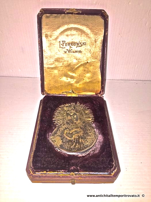 Antica icona da viaggio in argento russo - Antica icona russa da viaggio all'interno della sua scatola