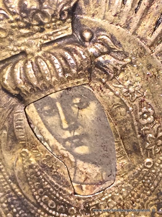 Oggettistica d`epoca - Arte sacra - Antica icona da viaggio in argento russo Antica icona russa da viaggio all'interno della sua scatola - Immagine n°8  