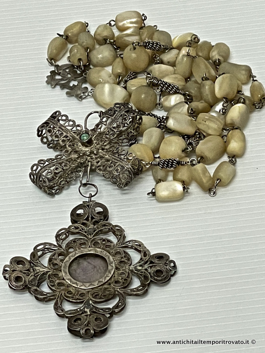 Antichita' il tempo ritrovato - Antico rosario sardo in argento e madreperla con un rosone