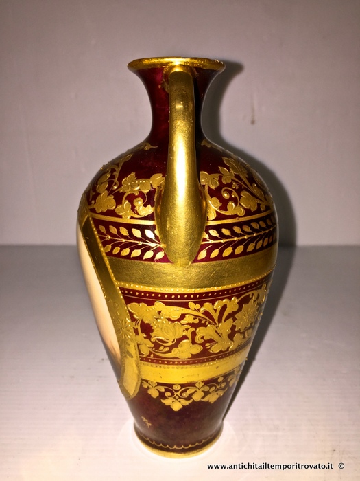Oggettistica d`epoca - Vasi - Piccolo vaso viennese dipinto a mano (collo restaurato) Delizioso vaso austriaco dipinto in oro base bprdeaux - Immagine n°5  