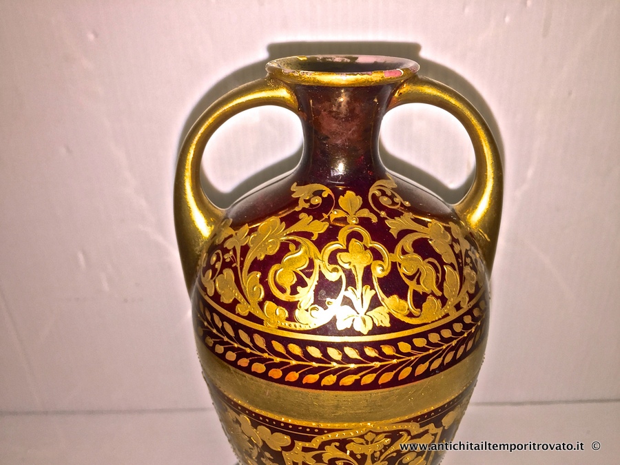 Oggettistica d`epoca - Vasi - Piccolo vaso viennese dipinto a mano (collo restaurato) Delizioso vaso austriaco dipinto in oro base bprdeaux - Immagine n°6  