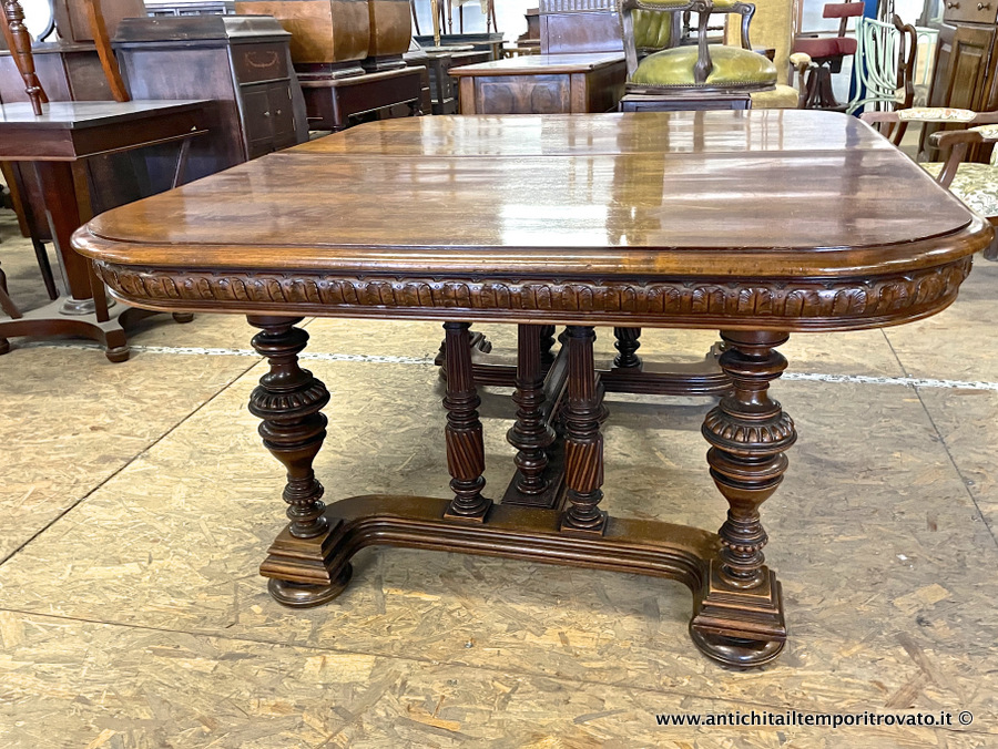 Grande tavolo in massello di noce allungabile sino a m.3,80 - Antico  tavolo francese con gambe tornite, estensibile sino a m.3,80