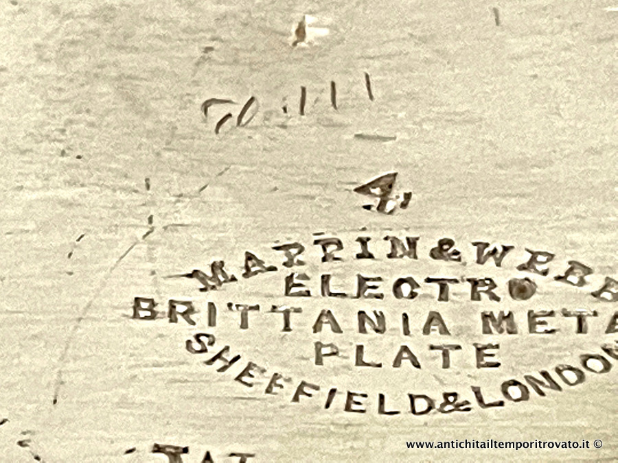 Sheffield d'epoca - Teiere  - Antica teiera inglese Mappin e Webb Antica teiera cesellata con iniziali - Immagine n°10  