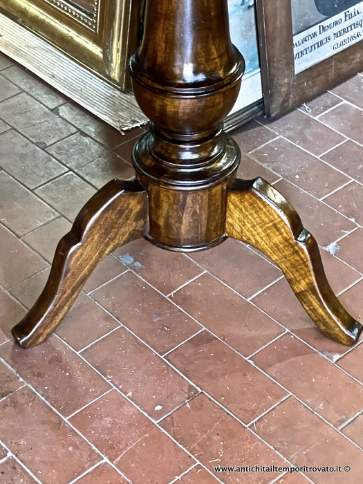 Mobili antichi - Tavoli e tavolini - Antico tavolino italiano intarsiato ottagonale Antico tavolino lastronato con intarsio a stella - Immagine n°5  
