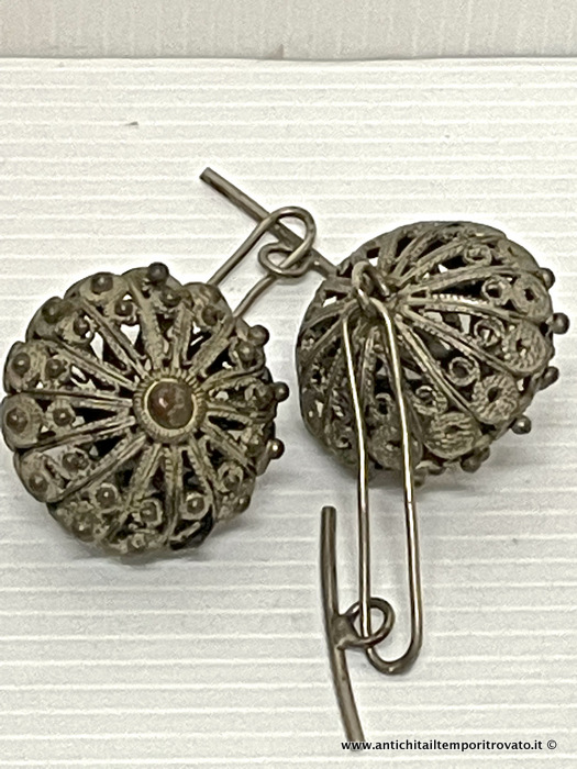 Antica coppia di grandi bottoni sardi - Antichi e grandi bottoni sardi in filigrana d'argento