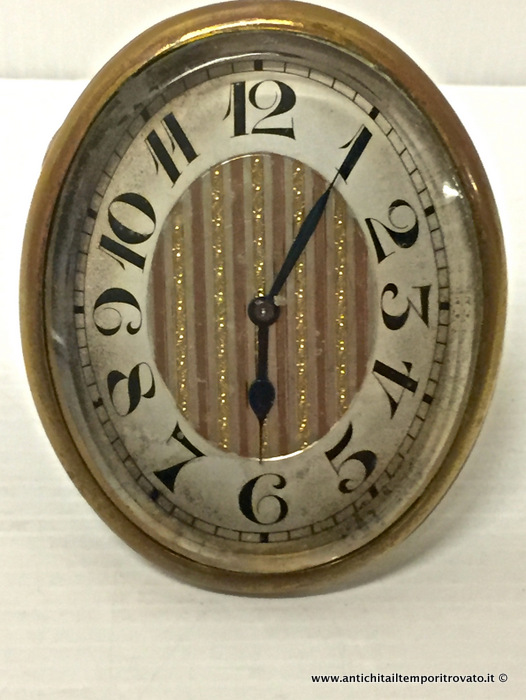 Oggettistica d`epoca - Orologi e portaorologi
Antico e piccolo orologio da tavolo ovale in verticale 8 gg - Pregiato e piccolo orologio  da tavolo dèco (8 giorni)
Immagine n° 
