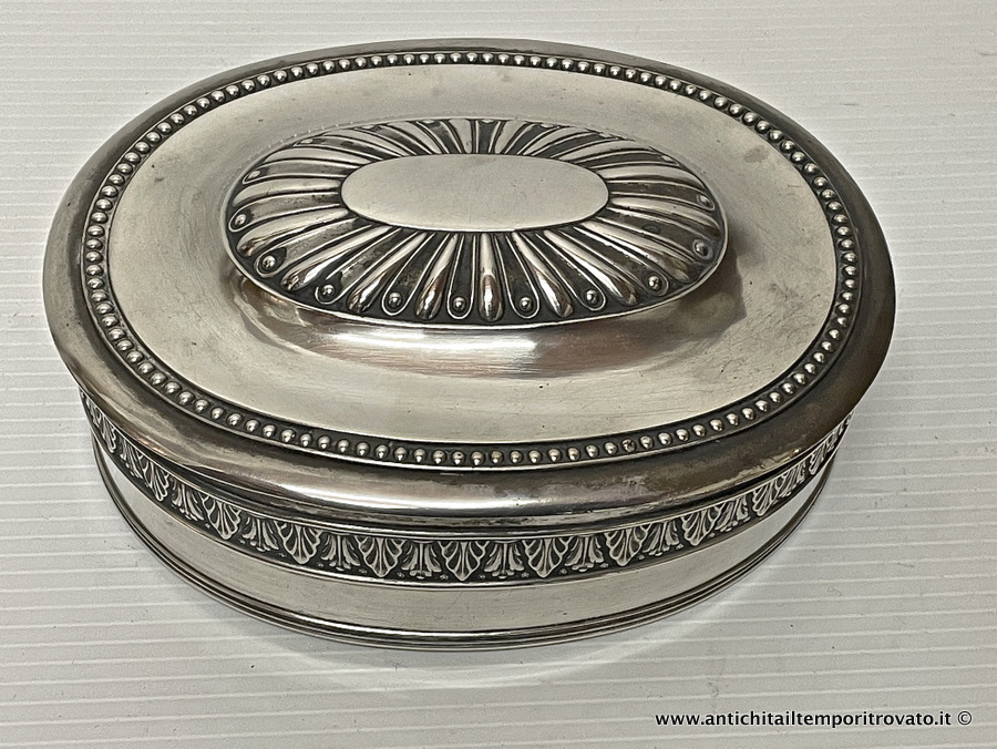 Antico cofanetto porta gioie in argento 800 sbalzato - Elegante porta gioielli in argento