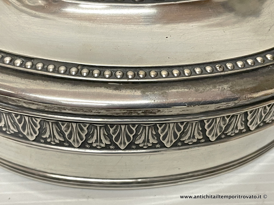 Argenti antichi - Oggetti vari in argento  - Antico cofanetto porta gioie in argento 800 sbalzato Elegante porta gioielli in argento - Immagine n°7  