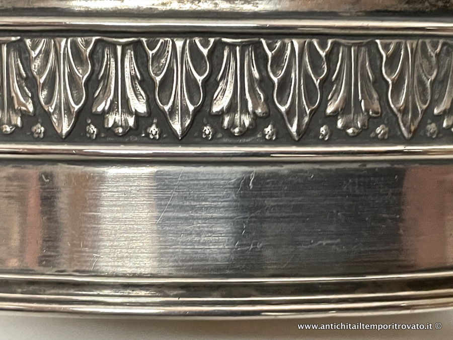 Argenti antichi - Oggetti vari in argento  - Antico cofanetto porta gioie in argento 800 sbalzato Elegante porta gioielli in argento - Immagine n°8  