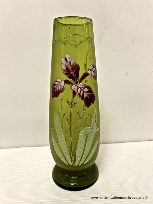 Antico vaso francese in vetro con smalti - Vaso liberty con orchidea su base in vetro verde