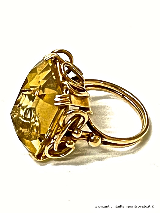 Antico anello in oro 750 e topazio - Antico anello 18 kt. con topazio