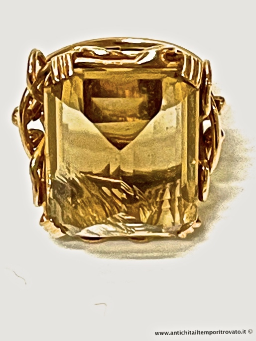 Gioielli e bigiotteria - Anelli - Antico anello in oro 750 e topazio Antico anello 18 kt. con topazio - Immagine n°2  