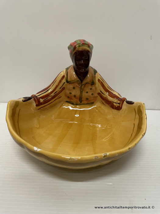 Oggettistica d`epoca → Statue e statuine → Piccola statua pubblicitaria Mami della Venchi Mamy Venchi: piccolo espositore in ceramica da banco per Nougatine cioccolatini
Deliziosa statuina originale Mamy della Venchi, rara per via delle piccole dimensioni (cm.19x21; h.15): espositore da banco per cioccolatini Nougatine allora destinata ai bar e alle drogherie e mai …
... continua ...
Immagine:immagini/catalogo/6000/6949.jpg