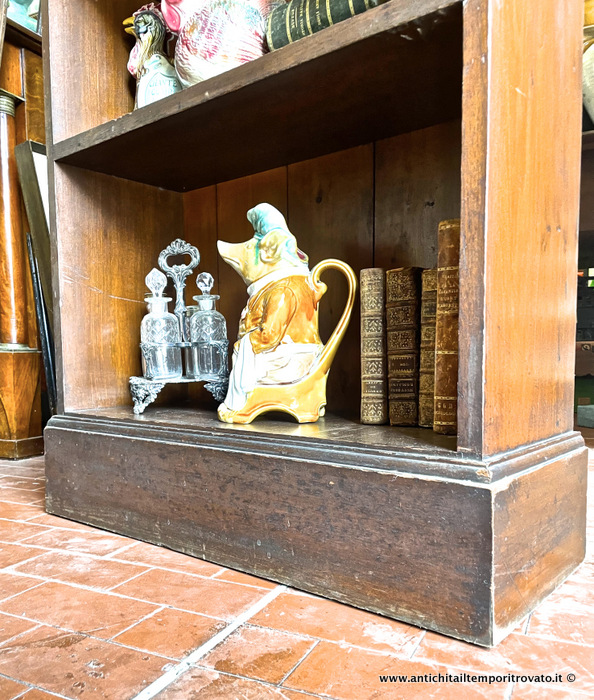 Mobili antichi - Librerie - Antica e piccola libreria inglese Piccola libreria liberty con fascioner a terra - Immagine n°5  