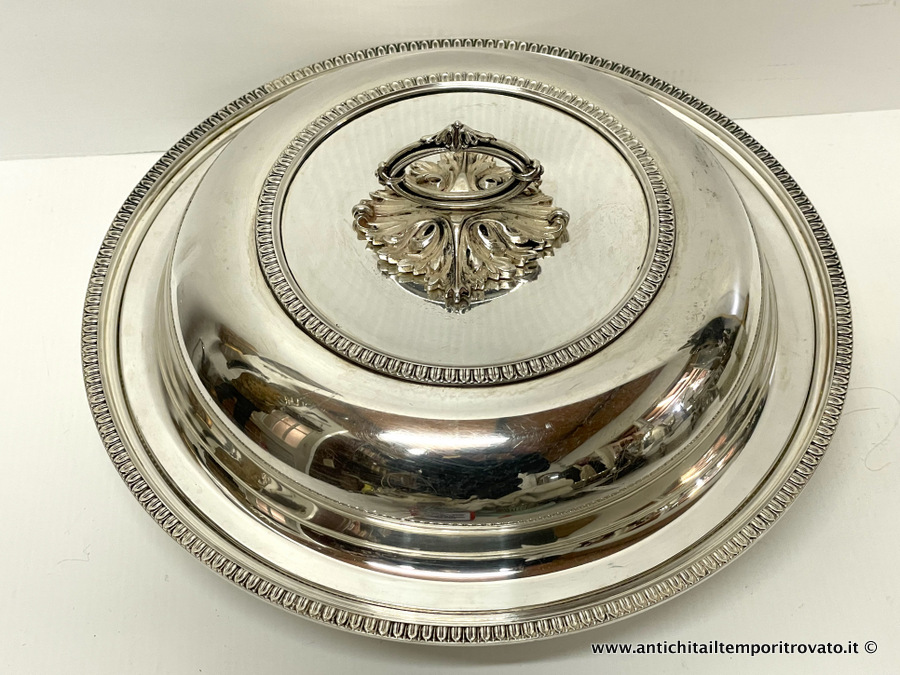 Argenti antichi - Oggetti vari in argento 
Legumiera rotonda in argento 800 - Legumiera italiana stile Impero
Immagine n° 