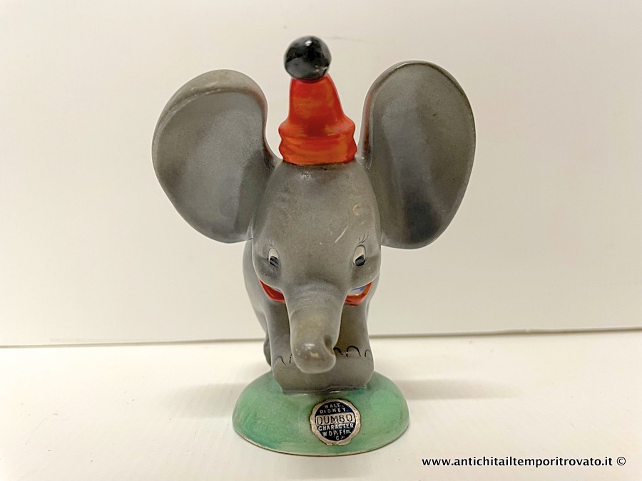 Oggettistica d`epoca - Statue e statuine - Figurina Disney Dumbo Goebel DIS 122 Deliziosa statuina tedesca di Dumbo della Disney DIS 122 marcata Goebel - Immagine n°5  