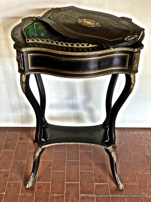 Mobili antichi - Tavoli e tavolini - Antica fioriera ebanizzata Napoleone III Antico tavolino con fioriera con applicazioni e intarsi in bronzo - Immagine n°3  