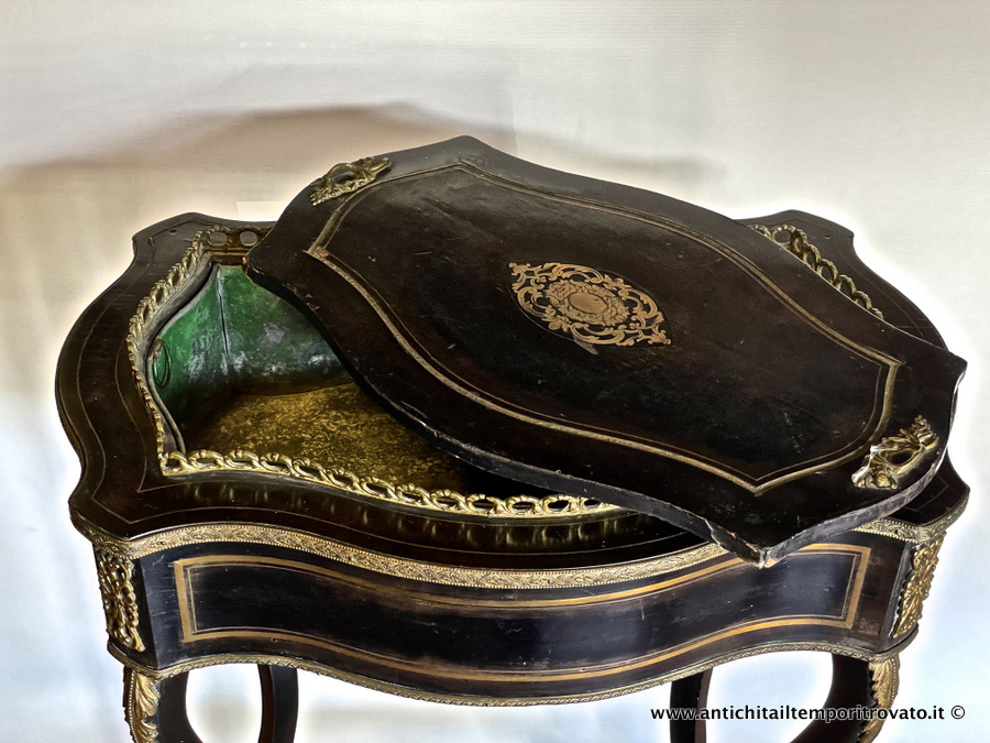Mobili antichi - Tavoli e tavolini - Antica fioriera ebanizzata Napoleone III Antico tavolino con fioriera con applicazioni e intarsi in bronzo - Immagine n°4  