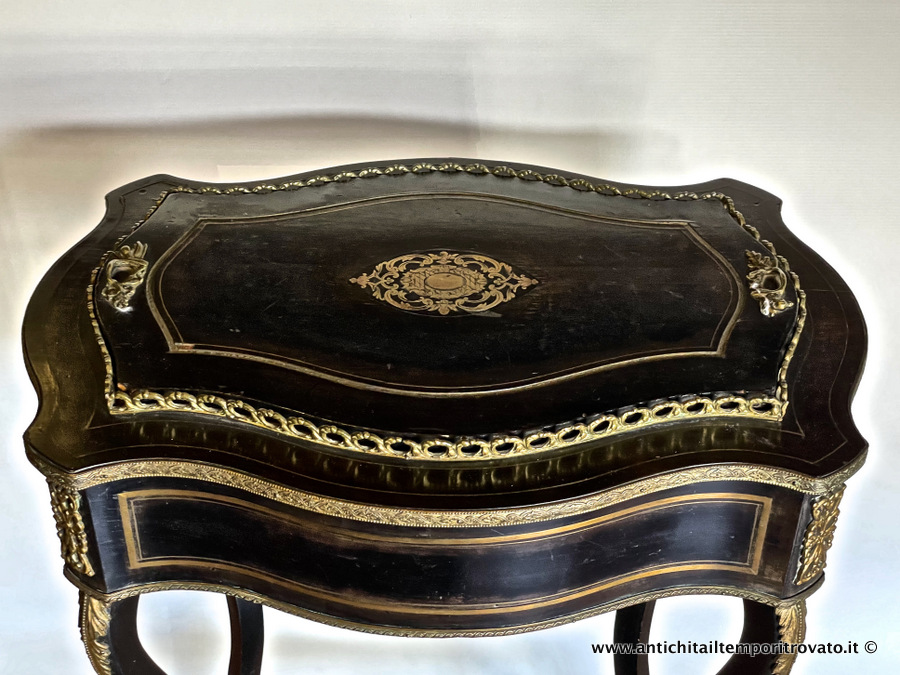 Mobili antichi - Tavoli e tavolini - Antica fioriera ebanizzata Napoleone III Antico tavolino con fioriera con applicazioni e intarsi in bronzo - Immagine n°6  