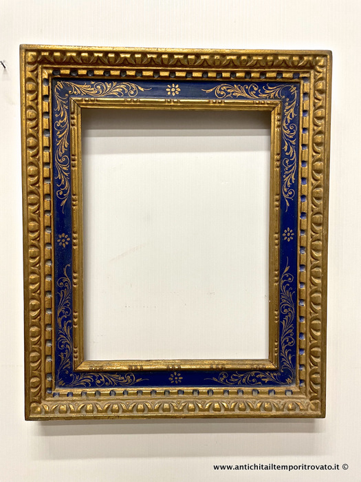 Antica cornice toscana detta a cassetta - Cornice pirografata dell'800 a prezzemolo, laccata in blu e dorata