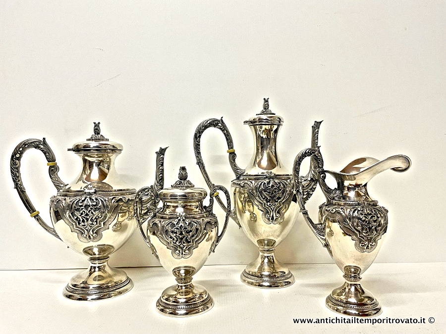 Antico set in argento italiano daa te e caffè composto da 4 pezzi - Elegante servizio da te e caffè in argento italiano composto da teiera, caffettiera, lattiera e zucchieriera