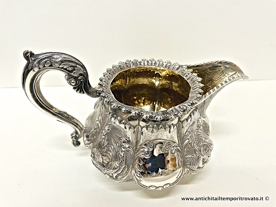 Argenti antichi - Caffettiere e teiere - Antico set inglese in argento 925 con decoro di faggiani realizzato a sbalzo - Immagine n°8  