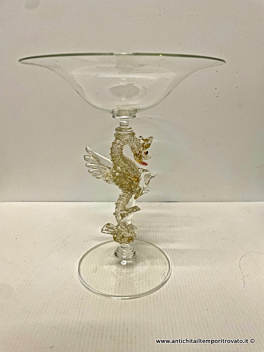 Calice da collezione con dragone in vetro veneziano soffiato con inclusioni in oro - Calice da collezione in vetro soffiato con nello stelo un drago