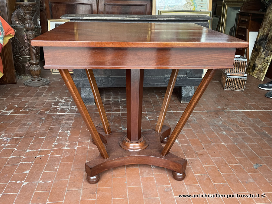 Antico tavolo della fine dell'800 - Particolare tavolo da salone