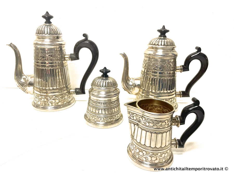 Argenti antichi → Caffettiere, teiere, samovar → Set 4 pezzi in argento massiccio argentiere Stancampiano

Elegante set per tè e caffè realizzato a mano nella metà de 900 dal rinomato argentiere palermitano Eugenio Stancampiano. Delizioso decoro con lavorazione a sbalzo: rettangoli …

... continua ...

