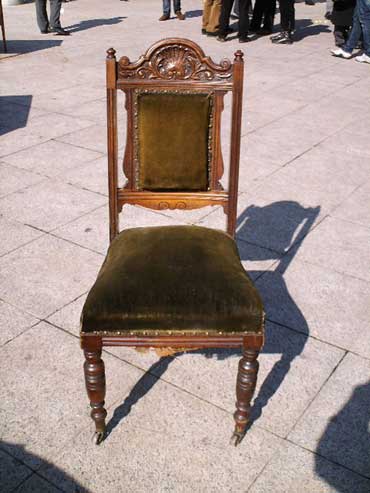 Coppia di sedie con conchiglia - Antica copia di sedie con conchiglia intagliata