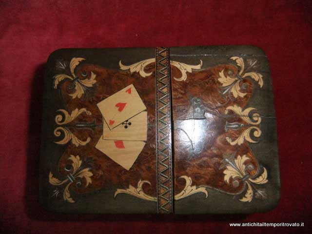 Scatola Porta Carte Da Gioco In Legno Maravi Con Asso Di Mazze Intarsiato – 2 Mazzi Inclusi