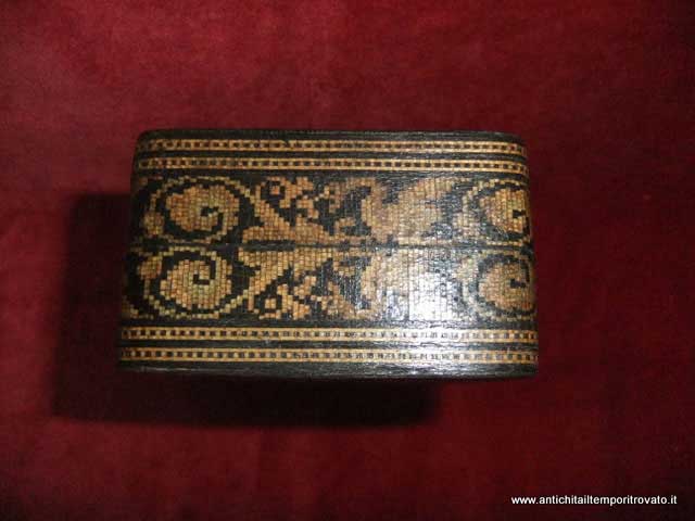 Porta carte da gioco indiano intagliato a mano in vendita su Porta carte da gioco indiano intagliato a mano in vendita su