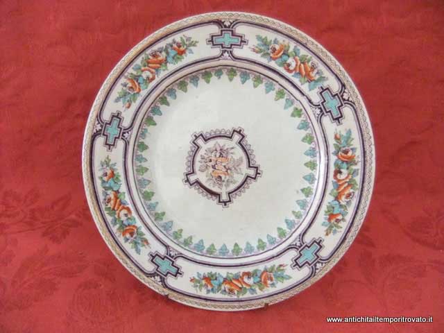 Oggettistica d`epoca → Piatti → Piatto Terre de fer Antico piatto in ceramica francese
Antico piatto rotondo francese dei primi del 900 marcato Terre de fer e docorato con disegni geometrici e floreali con metodo transferware. Ottime …
... continua ...
Immagine:immagini/catalogo/1000/1130.jpg