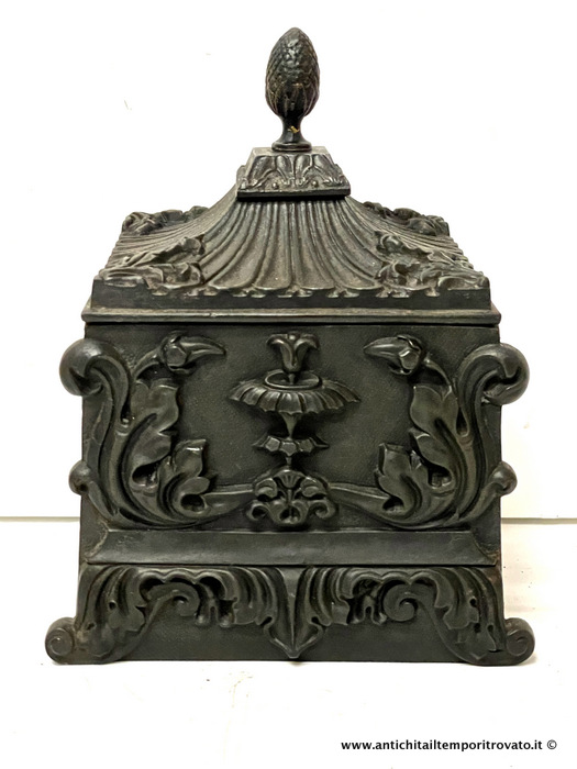 Antica urna in ghisa dell'800 - Antica scatola italiana in ghisa realizzata a fusione