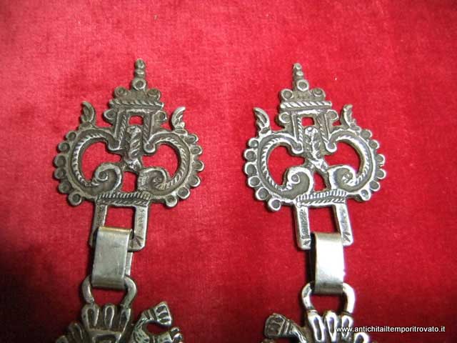 Sardegna antica - Antichi rosari e gioielli sardi - Antica gancera sarda in argento realizzata a mano Gancera d'epoca per costume sardo - Immagine n°4  