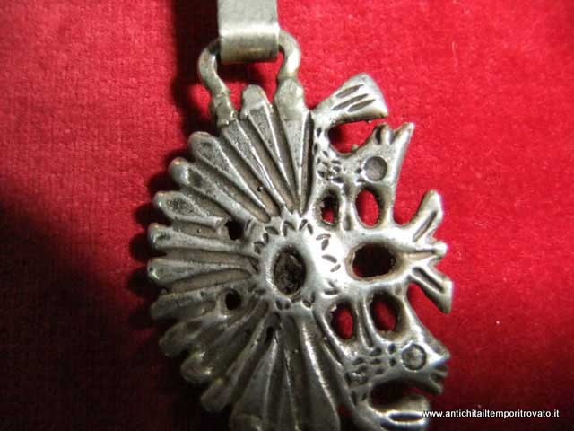 Sardegna antica - Antichi rosari e gioielli sardi - Antica gancera sarda in argento realizzata a mano Gancera d'epoca per costume sardo - Immagine n°5  