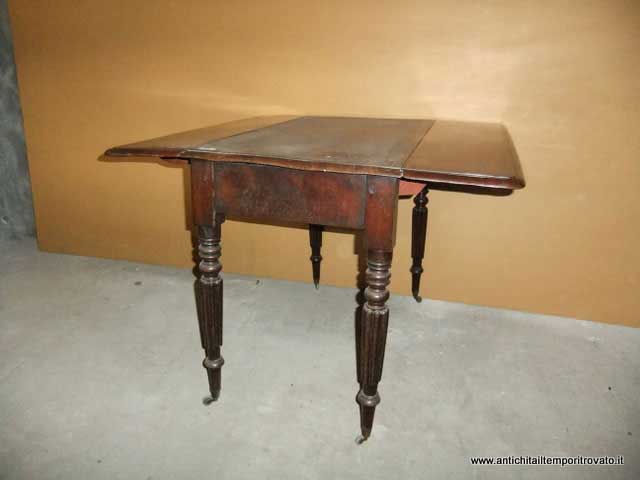 Mobili antichi - Tavoli a bandelle 
Sutherland table - Tavolo con ali ribaltabili
Immagine n° 