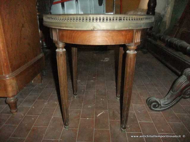 Mobili antichi → Tavoli e tavolini → Antico tavolino con marmo Tavolino francese piano in marmo
Antico tavolino francese dei prini del 900 con piano in marmo e rondò in ottone traforato. Fascione e gambe tornite e scanalate in massello di mogano. L`altezza al piano in marmo è di …
... continua ...
Immagine:immagini/catalogo/2000/2422.jpg